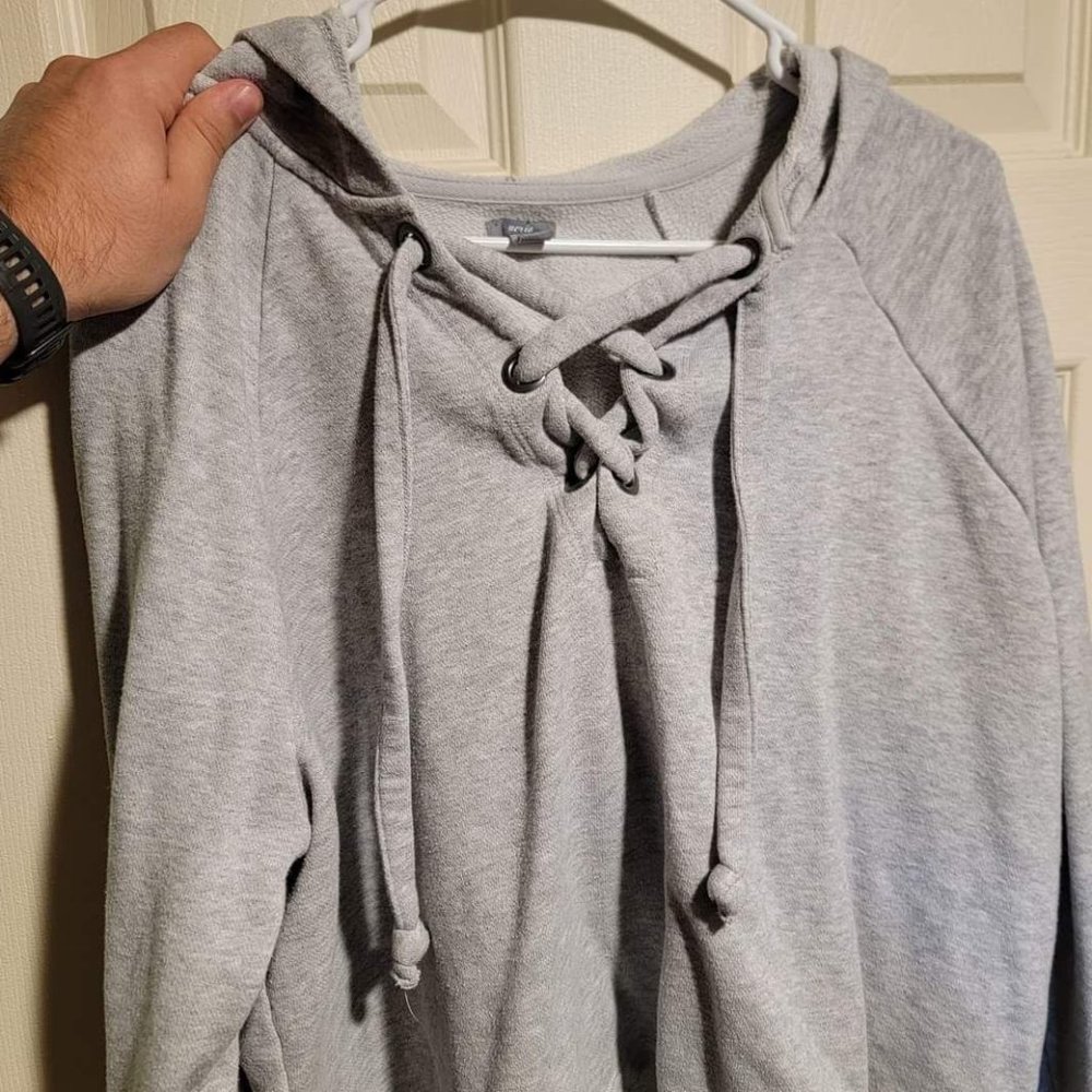 Cropped Drawstring Tie Gray Hoodie (M)